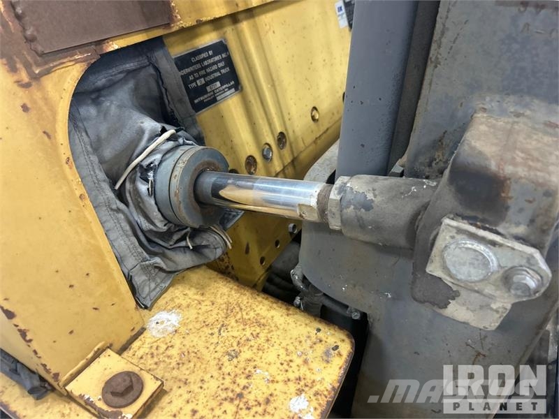 CAT DP 40 8000 lb Pneumatic Tire Forklift Інше