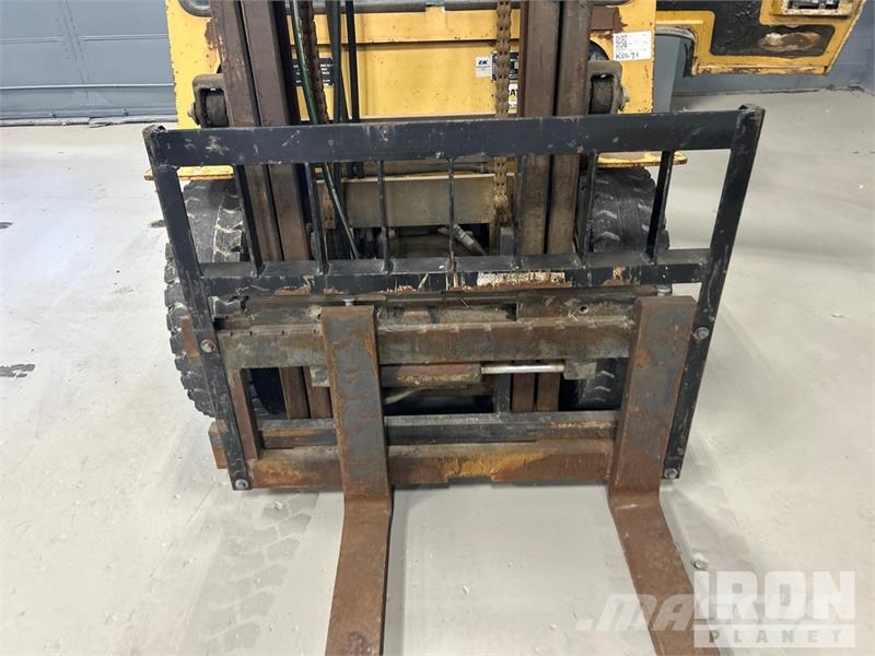 CAT DP 40 8000 lb Pneumatic Tire Forklift Інше