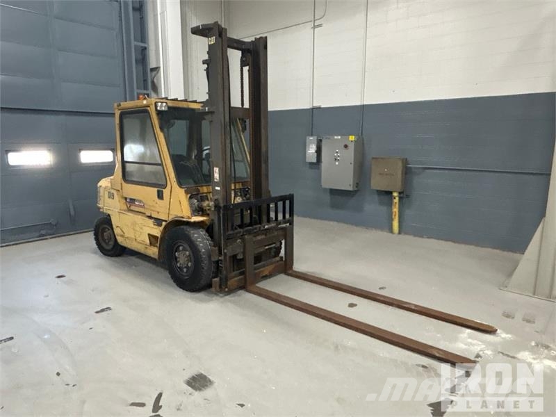 CAT DP 40 8000 lb Pneumatic Tire Forklift Інше