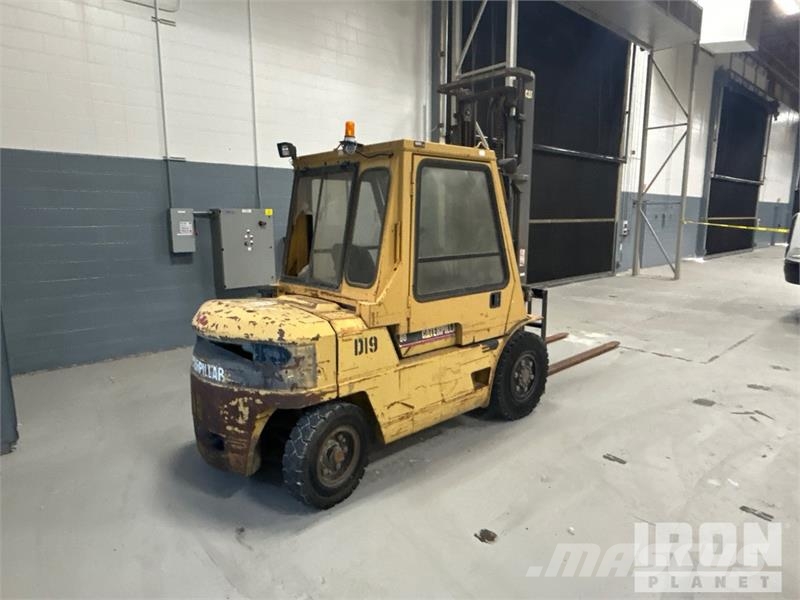 CAT DP 40 8000 lb Pneumatic Tire Forklift Інше