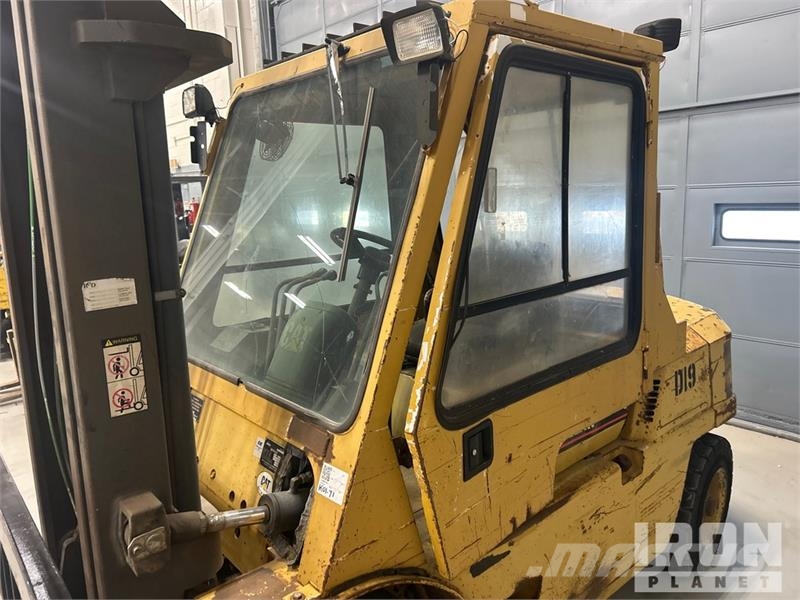CAT DP 40 8000 lb Pneumatic Tire Forklift Інше