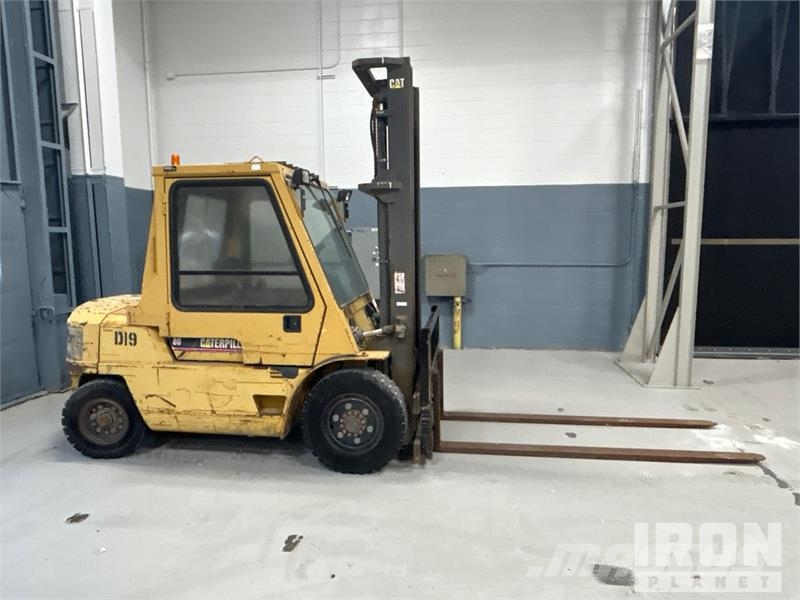 CAT DP 40 8000 lb Pneumatic Tire Forklift Інше