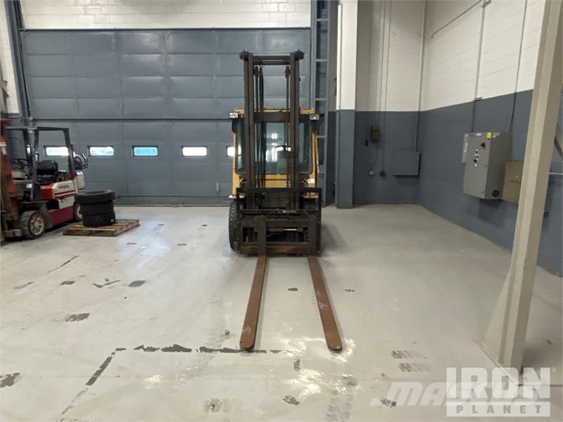 CAT DP 40 8000 lb Pneumatic Tire Forklift Інше