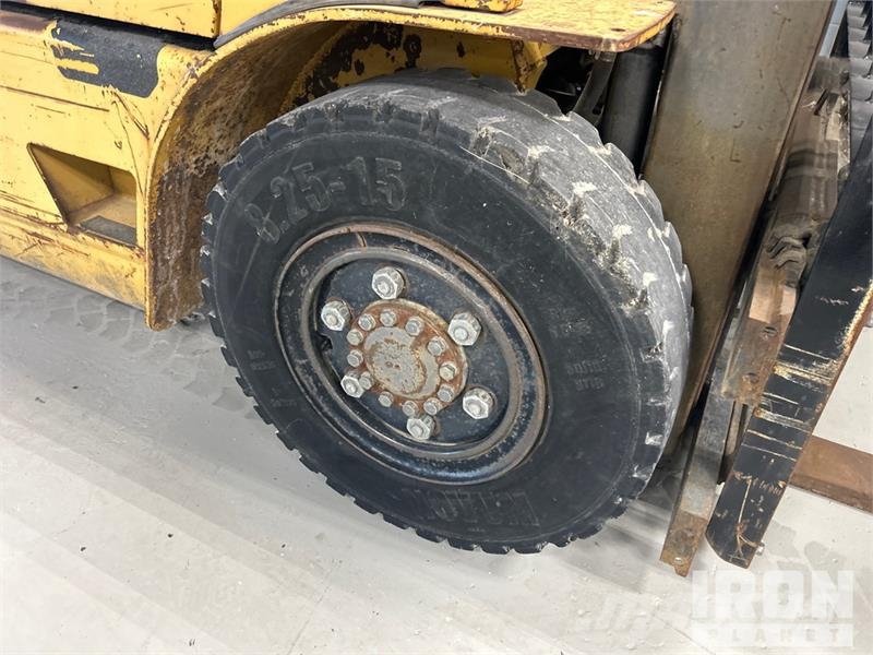 CAT DP 40 8000 lb Pneumatic Tire Forklift Інше