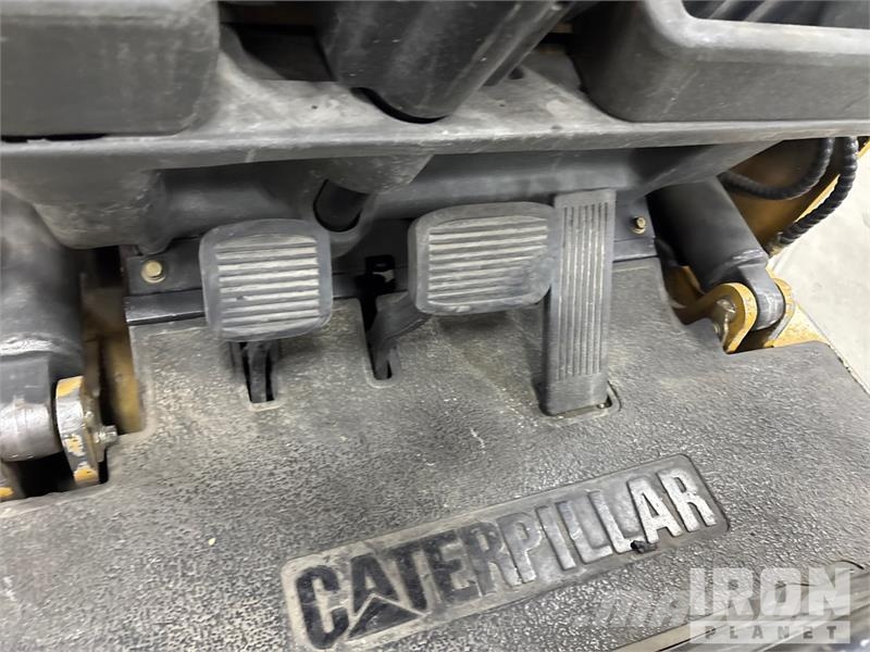 CAT GC25 5000 lb Forklift Інше