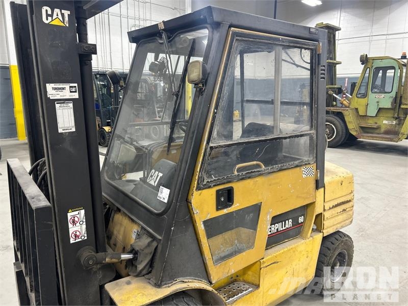 CAT GP30 6000 lb Pneumatic Tire Forklift Інше