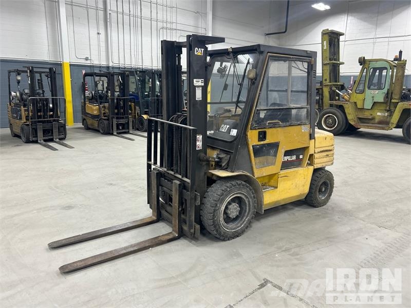 CAT GP30 6000 lb Pneumatic Tire Forklift Інше