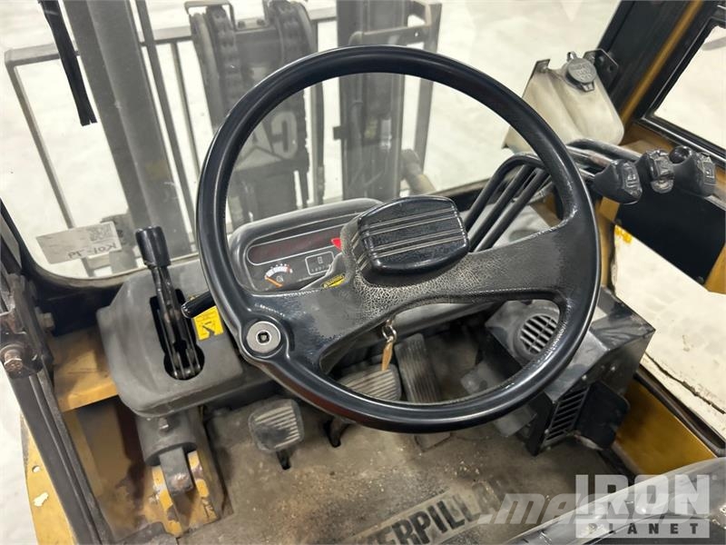 CAT GP30 6000 lb Pneumatic Tire Forklift Інше