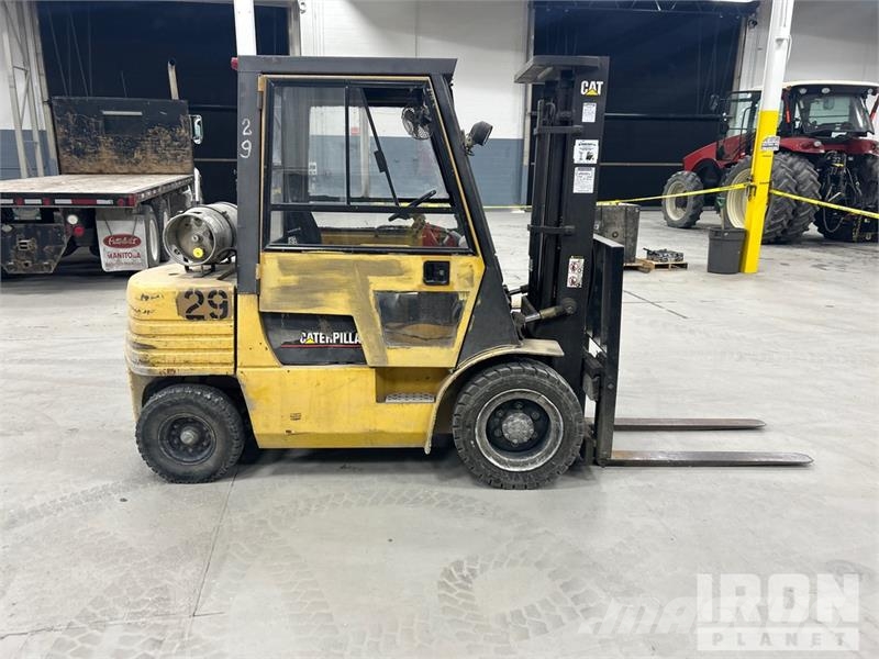 CAT GP30 6000 lb Pneumatic Tire Forklift Інше