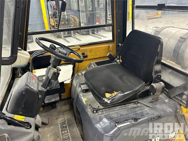 CAT GP30 6000 lb Pneumatic Tire Forklift Інше