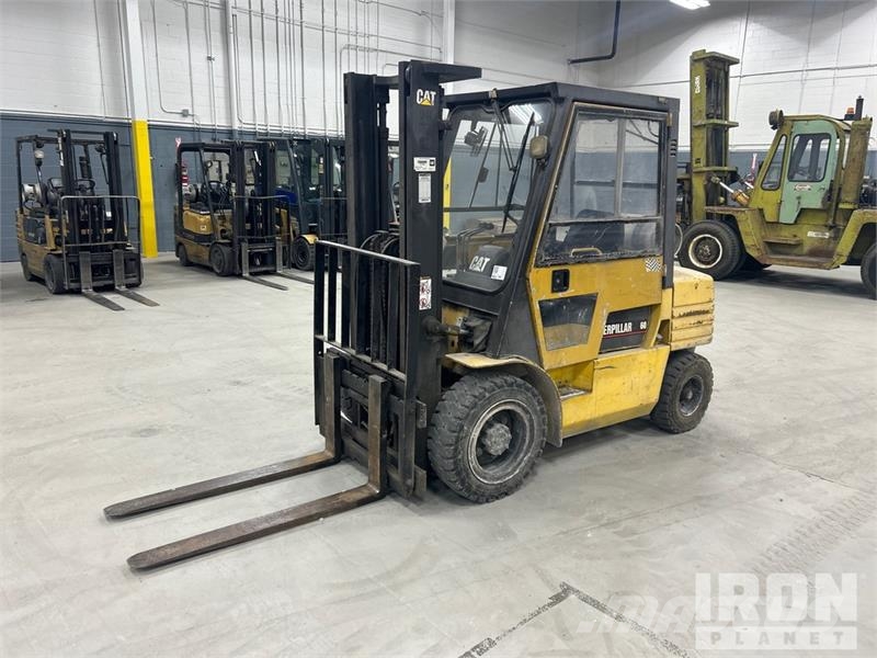 CAT GP30 6000 lb Pneumatic Tire Forklift Інше