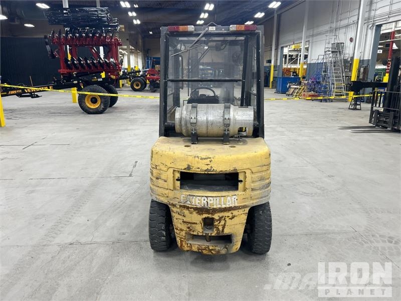 CAT GP30 6000 lb Pneumatic Tire Forklift Інше