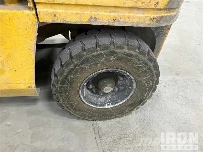 CAT GP30 6000 lb Pneumatic Tire Forklift Інше