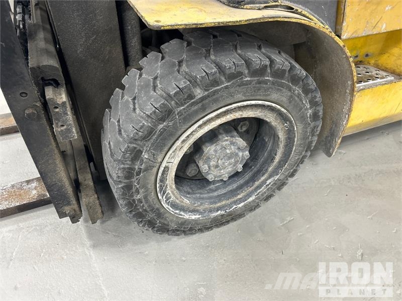CAT GP30 6000 lb Pneumatic Tire Forklift Інше