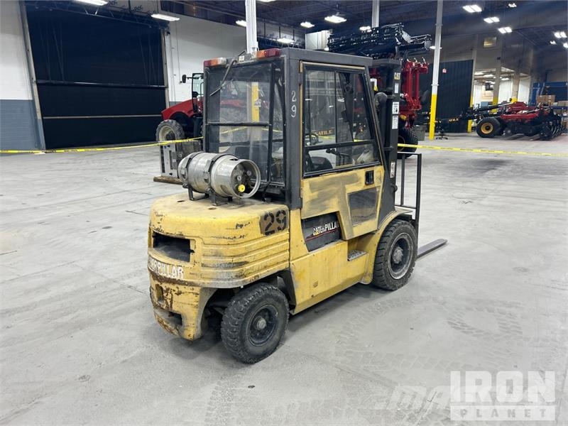 CAT GP30 6000 lb Pneumatic Tire Forklift Інше