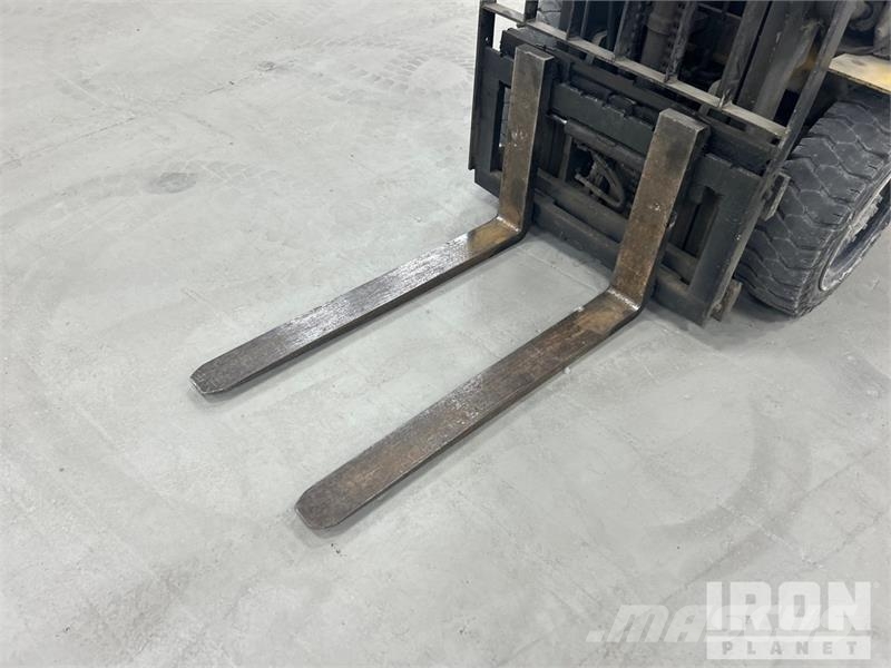 CAT GP30 6000 lb Pneumatic Tire Forklift Інше