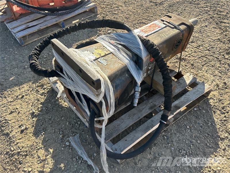 CAT H80ES / 420 12 in Hydraulic Breaker (Inoperable) مطارق / كسارات