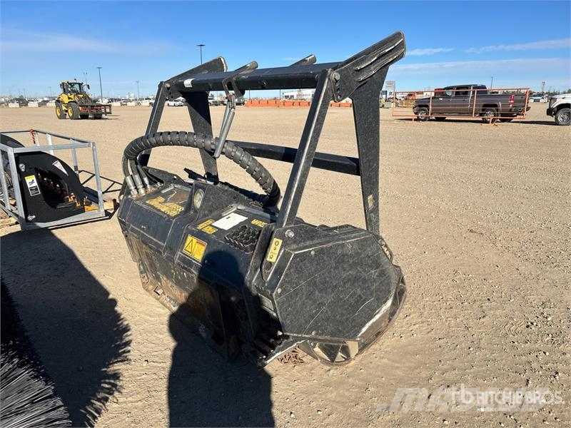 CAT HM316HF 60 in Skid Steer Mulcher ماكينات تقطيع أخشاب الحراجة
