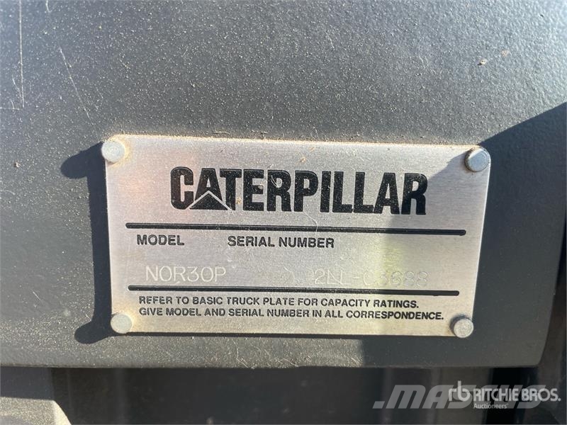 CAT NOR30P 3000 lb Order Picker Plocktruck, mediumlyftande