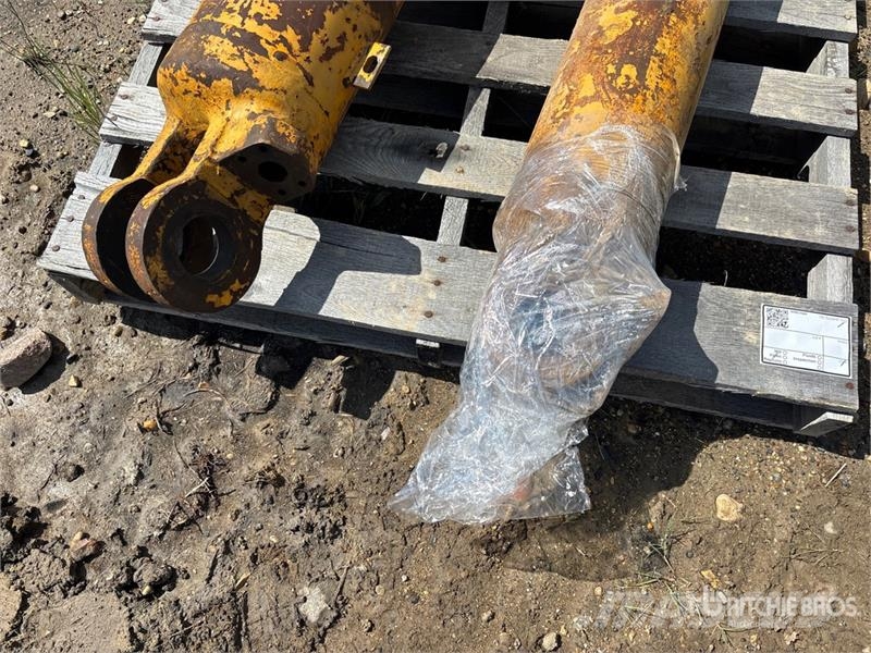 CAT of (2) Cat Hydraulic Dozer Lift Cylinders Drugi deli