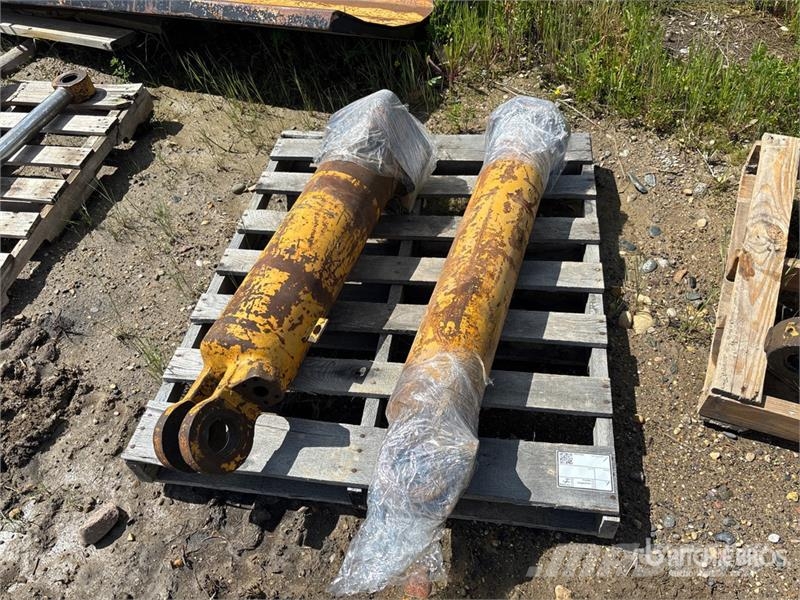 CAT of (2) Cat Hydraulic Dozer Lift Cylinders Drugi deli
