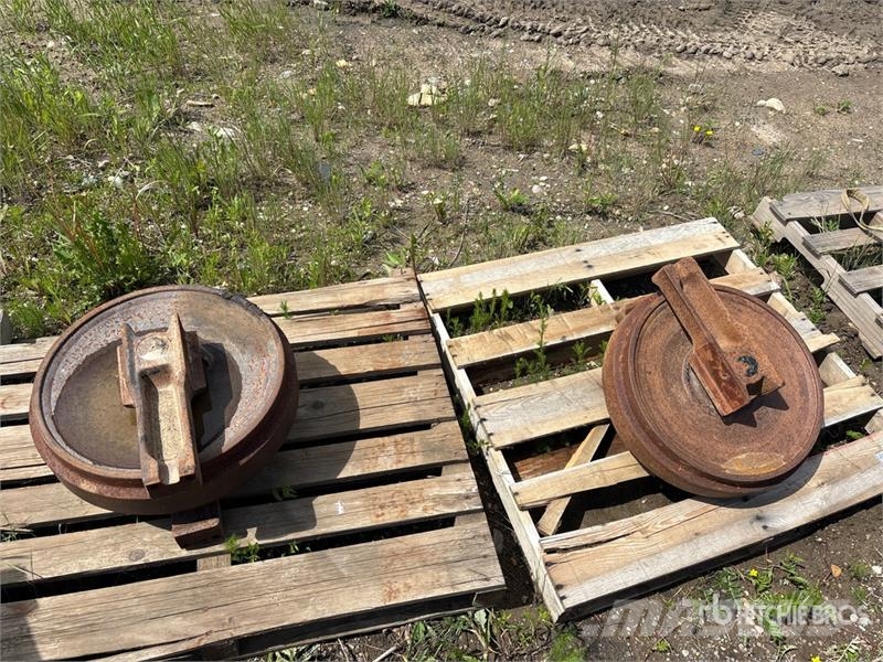 CAT of (2) Cat Track Idlers - Fits Cat 324 Autres accessoires