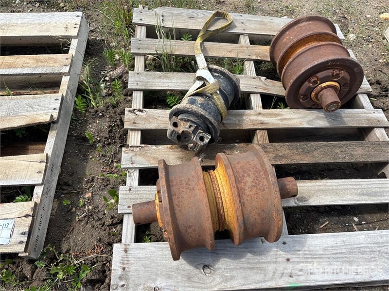 CAT of (2) Cat Track Rollers - Fits Cat D8 Muud osad