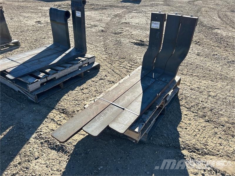 CAT of (3) Cat LH Fork Tines - Fits Cat 924-966 (Unuse Інше обладнання