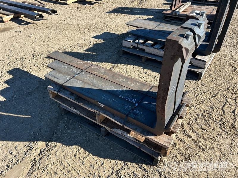CAT of (3) Cat LH Fork Tines - Fits Cat 924-966 (Unuse Інше обладнання