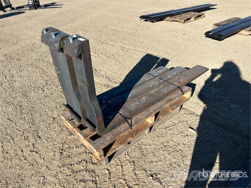 CAT of (3) Cat LH Fork Tines - Fits Cat 924-966 (Unuse Інше обладнання