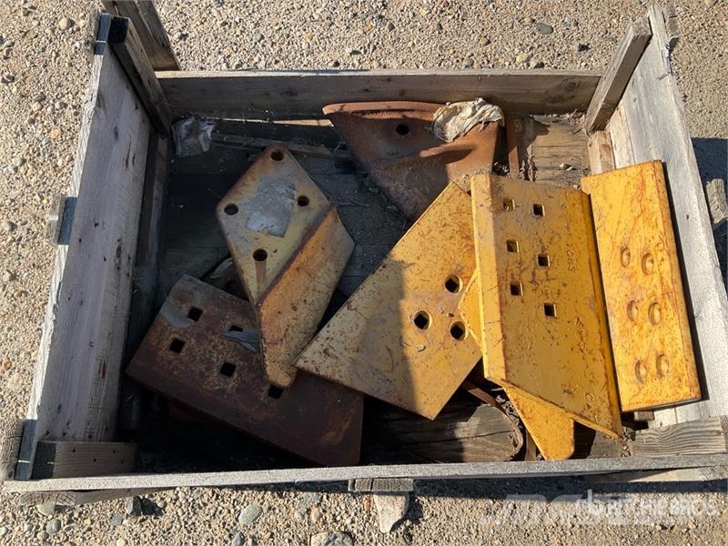 CAT of (7) Cat Dozer Blade End Bits (Unused) Egyéb alkatrészek