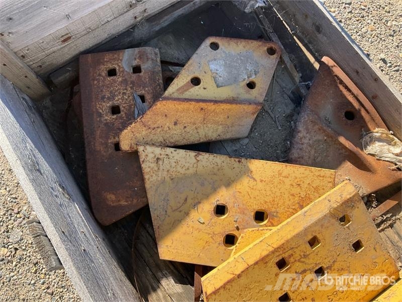 CAT of (7) Cat Dozer Blade End Bits (Unused) Egyéb alkatrészek