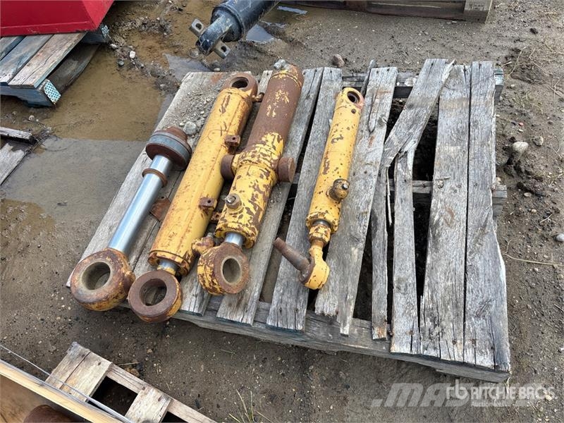 CAT of Cat Bucket Pins & Hydraulic Cylinders Drugi deli