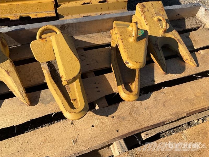 CAT of Cat Bucket Teeth & Mounts (Unused) Būvniecība- Citi