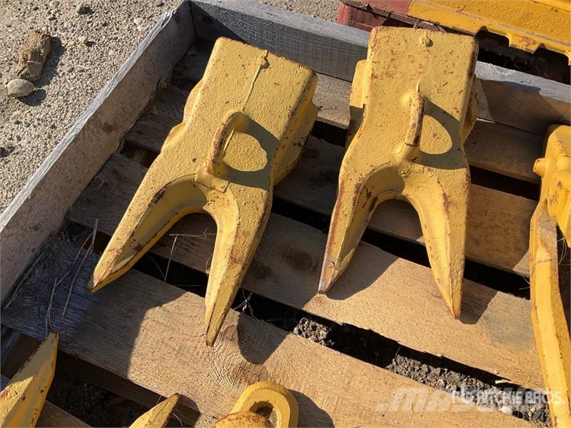 CAT of Cat Bucket Teeth & Mounts (Unused) Būvniecība- Citi