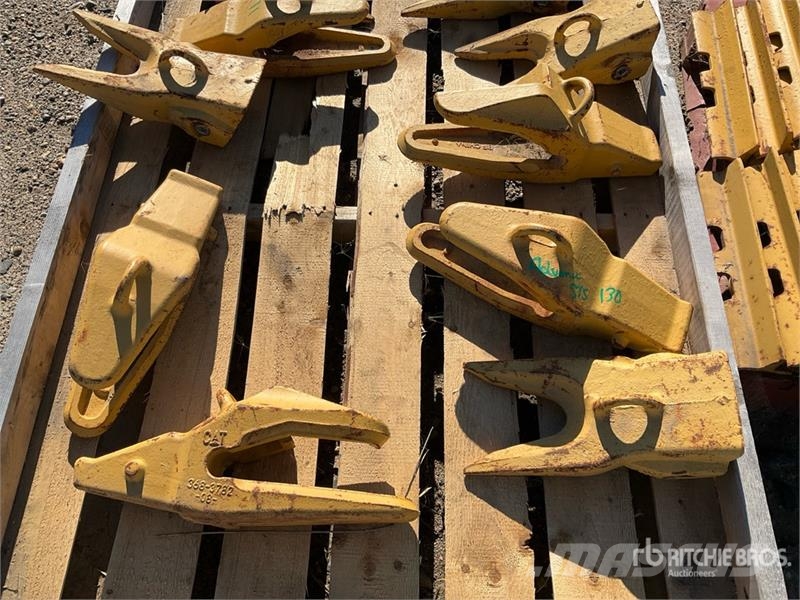 CAT of Cat Bucket Teeth & Mounts (Unused) Būvniecība- Citi