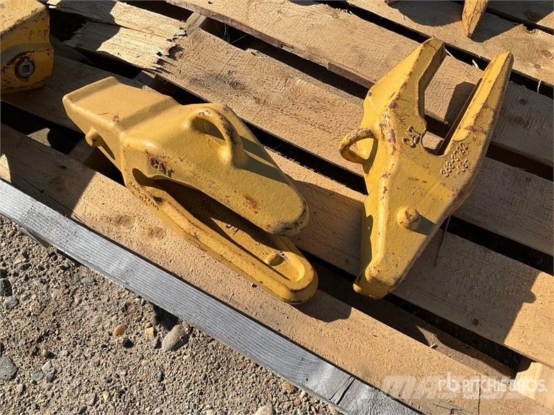CAT of Cat Bucket Teeth & Mounts (Unused) Būvniecība- Citi