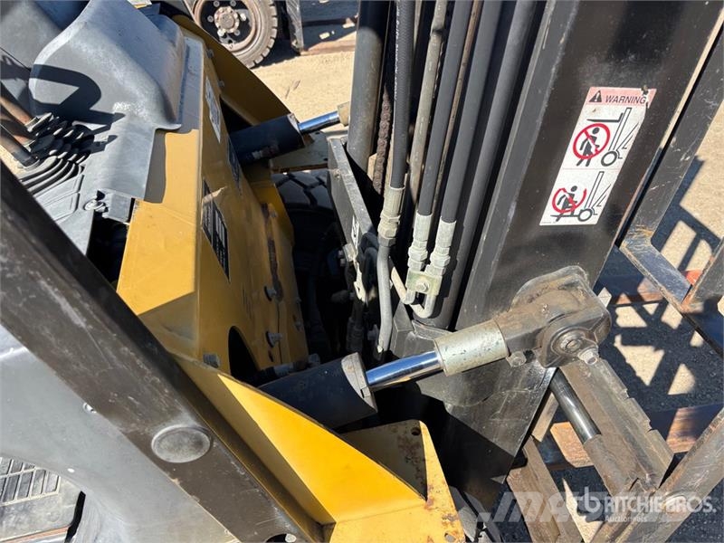 CAT P5000 5000 lb Pneumatic Tire Forklift Περονοφόρα ανυψωτικά κλαρκ - άλλα