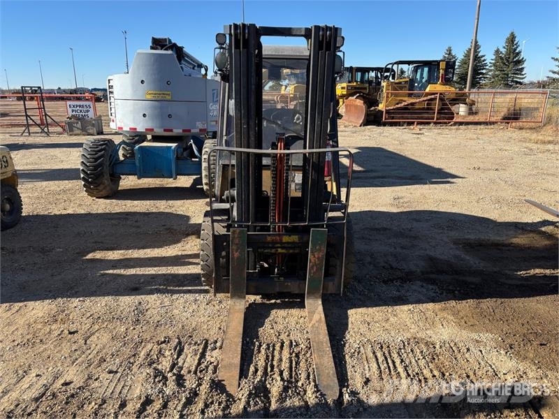 CAT PD6000-D 6000 lb Pneumatic Tire Forklift Kahveltõstukid - muud