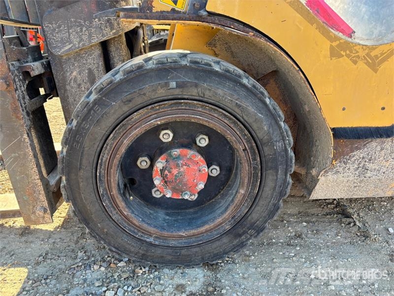 CAT PD6000-D 6000 lb Pneumatic Tire Forklift Kahveltõstukid - muud