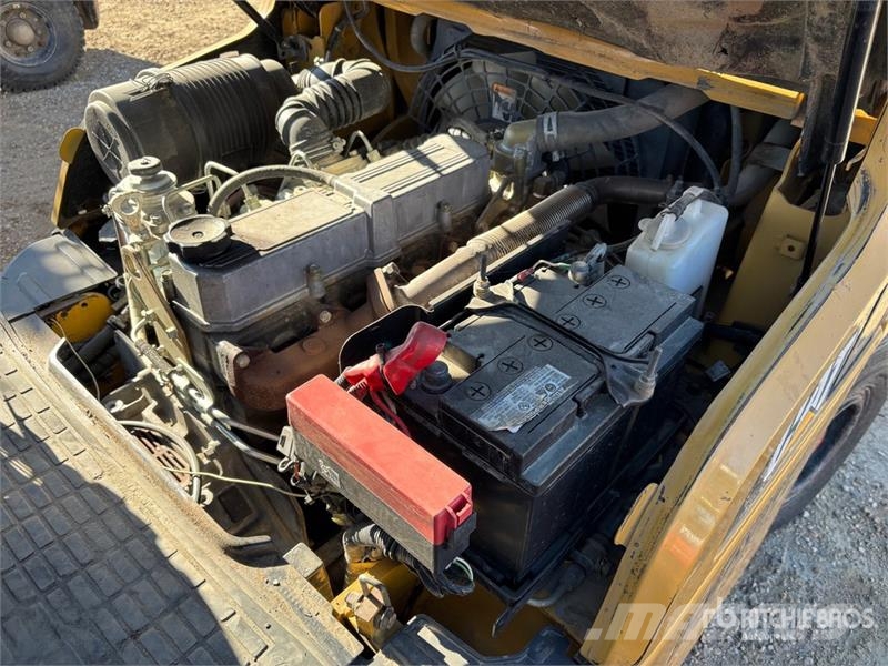 CAT PD6000-D 6000 lb Pneumatic Tire Forklift Kahveltõstukid - muud