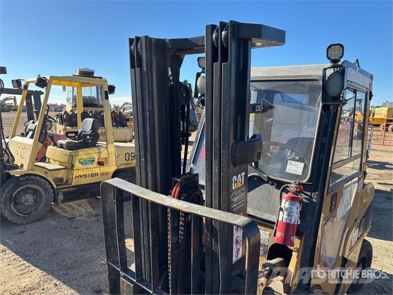 CAT PD6000-D 6000 lb Pneumatic Tire Forklift Kahveltõstukid - muud
