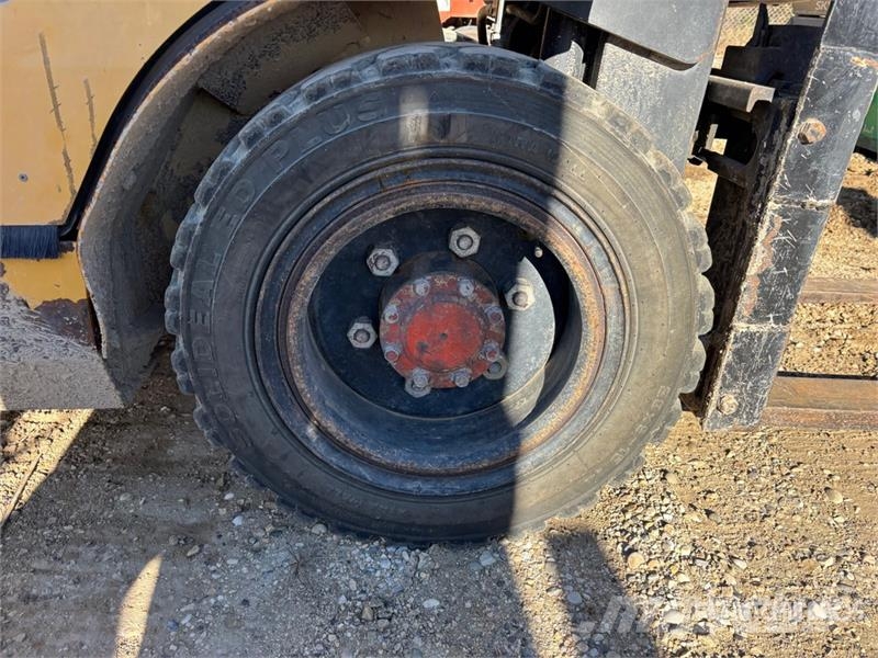 CAT PD6000-D 6000 lb Pneumatic Tire Forklift Kahveltõstukid - muud