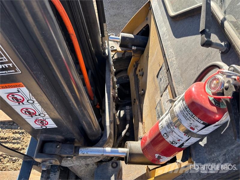 CAT PD6000-D 6000 lb Pneumatic Tire Forklift Kahveltõstukid - muud