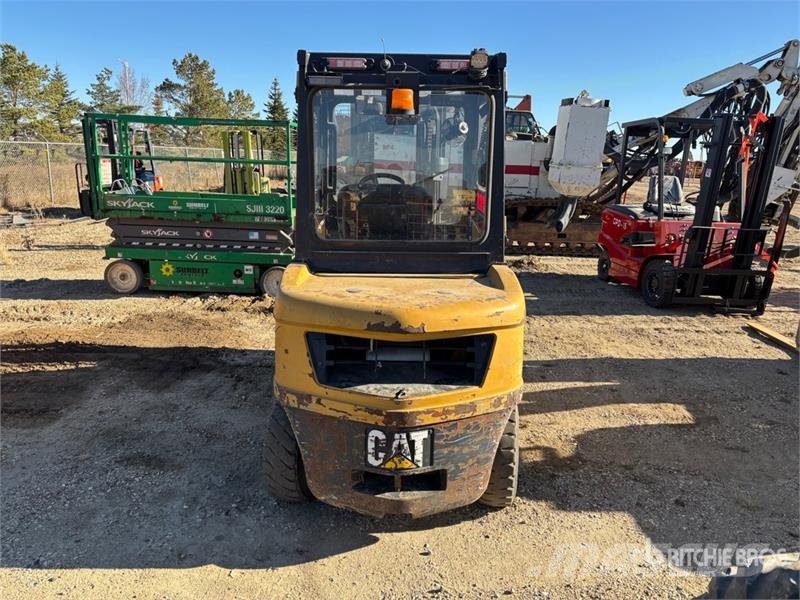 CAT PD6000-D 6000 lb Pneumatic Tire Forklift Kahveltõstukid - muud