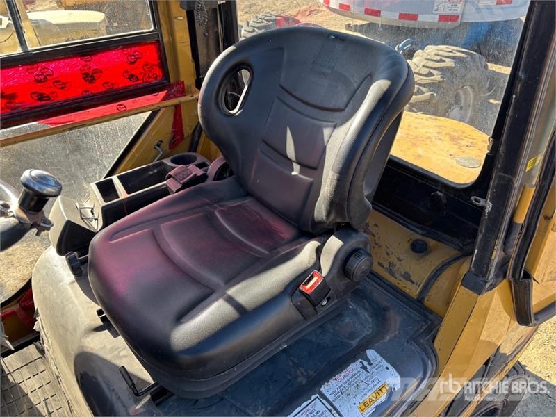 CAT PD6000-D 6000 lb Pneumatic Tire Forklift Kahveltõstukid - muud