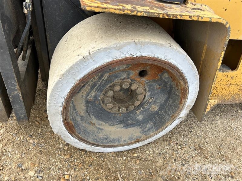 CAT T-70D 5800 lb Cushion Tire Forklift Інше