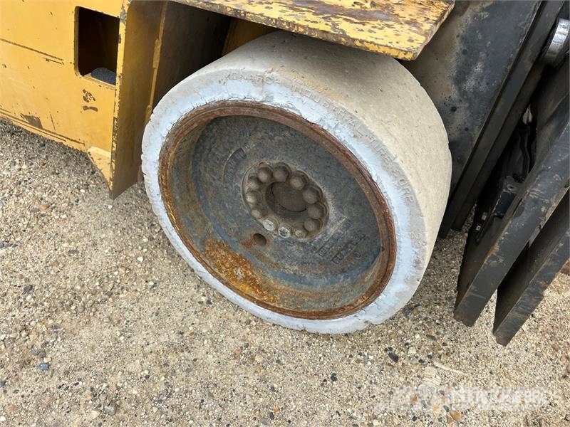 CAT T-70D 5800 lb Cushion Tire Forklift Інше