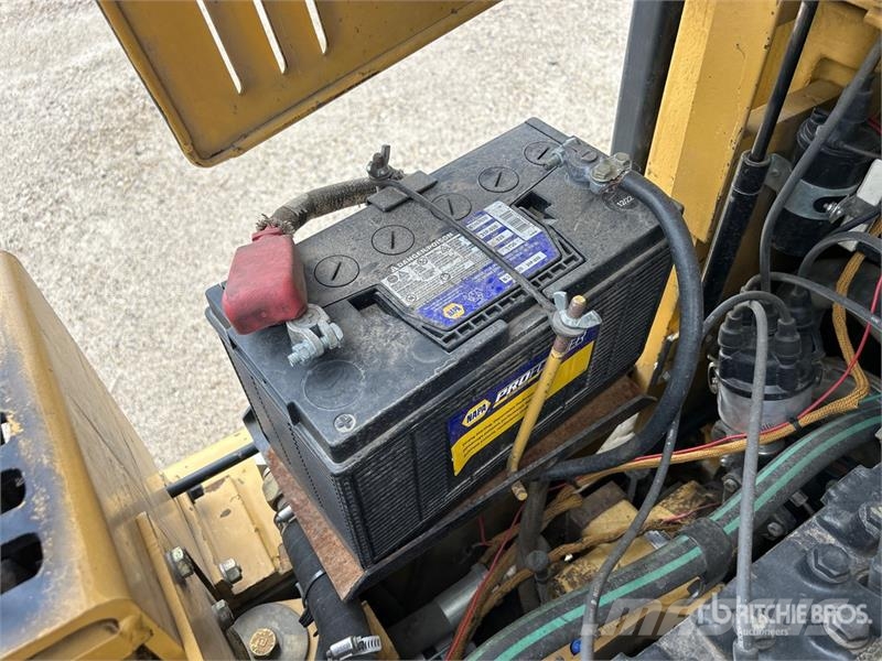 CAT T-70D 5800 lb Cushion Tire Forklift Інше