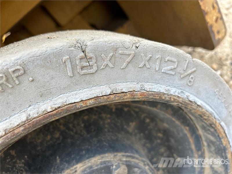 CAT T-70D 5800 lb Cushion Tire Forklift Інше